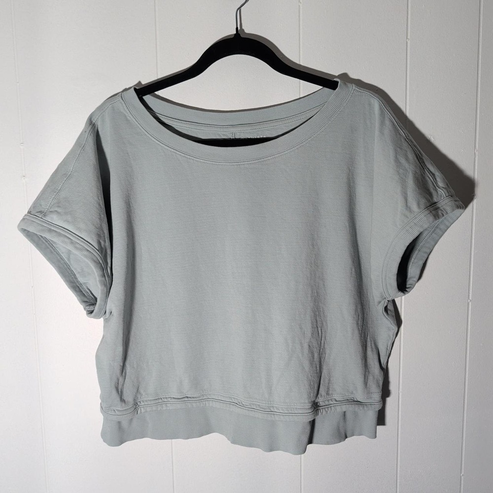 Womens Athleta Grey Green Sundown Shirred Tee XS Excellent Short Sleeve Crop Top